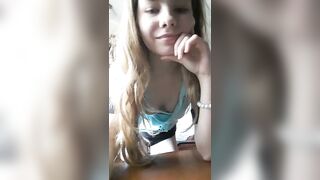 Troietta giovane se la mena col bianchetto