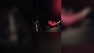 Consolo la Ex del mio amico sborrandole dentro