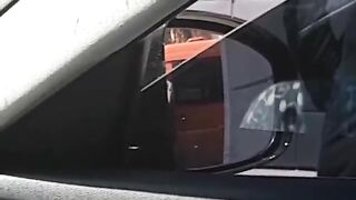 Pompino con ingoio al parcheggio del supermercato