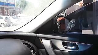 Pompino con ingoio al parcheggio del supermercato