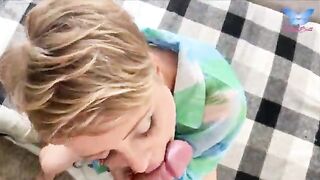 Bella biondina assetata