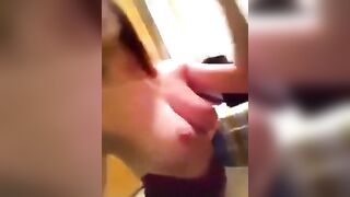 Con le sue poppe fuori lei è irresistibile