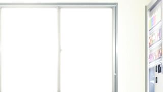 Dottore scopa giovane paziente tettona