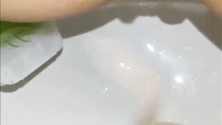 La porcona si svuota della sborra e ne approfitta anche...