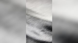 Si fa sfondare la figa sul tavolo della cucina