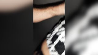 Si fa sfondare la figa sul tavolo della cucina