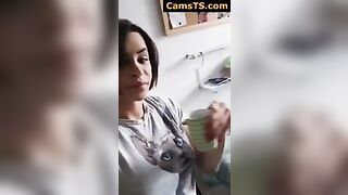 Trans troia arrapata di mattina presto