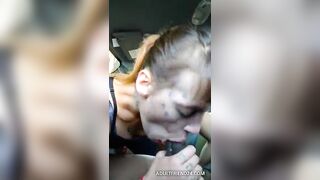 Puttanella tatuata pompa in auto un nero