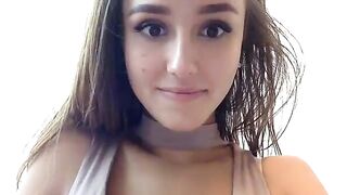 Splendida ragazza si tocca in ufficio