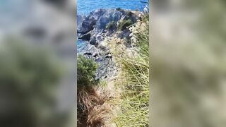 Anteprima del video: Sgamato mentre se lo mena alle 5 Terre