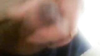 Il vecchio si munge 3 volte in chat con Giovanna