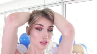 Anteprima del video: Trav bionda bellissima lo prende in culo