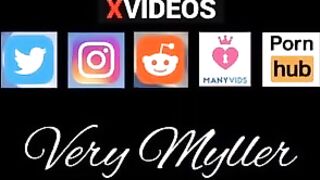 Gola profonda da bella biondina italiana