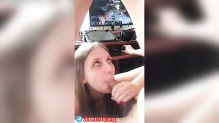 Gamer Milanese si fa succhiare il cazzo