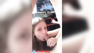 Gamer Milanese si fa succhiare il cazzo