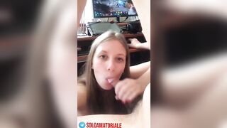 Gamer Milanese si fa succhiare il cazzo