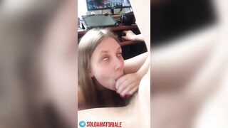 Gamer Milanese si fa succhiare il cazzo