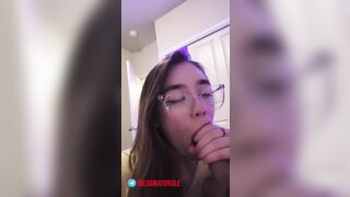 Pompino dalla troia con gli occhiali