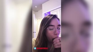 Pompino dalla troia con gli occhiali