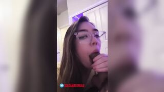 Pompino dalla troia con gli occhiali