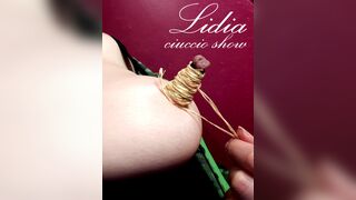 Anteprima del video: Mia moglie fa numeri da circo con i capezzoli