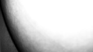 Le masturba la figona pelosa