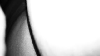 Le masturba la figona pelosa