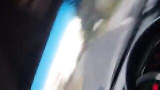 Pompino in auto da bella prostituta bruna