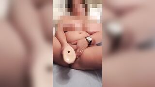 Tania col suo grosso dildo