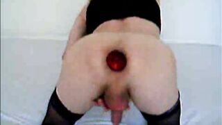 Vecchio video soft di un culetto trav che si preannuncia già voglioso