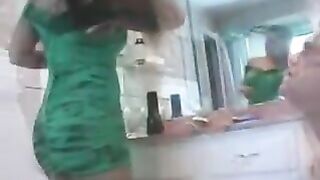 Cuckold umiliato a bere