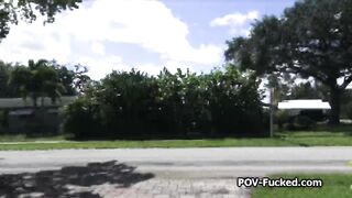 Ragazza bionda con un culo spettacolare