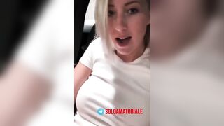 Bionda si sditalina in macchina