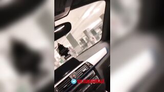 Bionda si sditalina in macchina