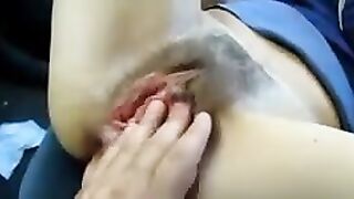 Zoccola italiana inculata con un grosso dildo