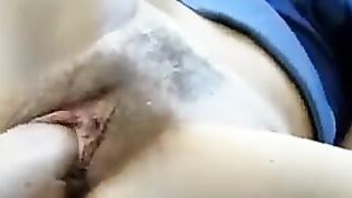 Zoccola italiana inculata con un grosso dildo