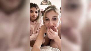 Amiche italiane si masturbano in cam
