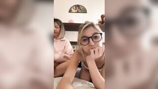 Amiche italiane si masturbano in cam