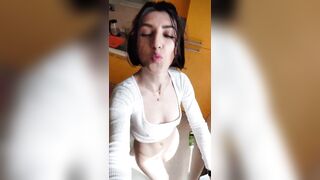 Mignotta italiana si diverte in live