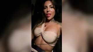 Italiana zoccola fa le serate con amici