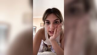 Altre due giovani lesbiche si vendono su telegram per token ed euro