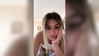 Altre due giovani lesbiche si vendono su telegram per token ed euro