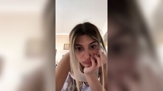 Altre due giovani lesbiche si vendono su telegram per token ed euro