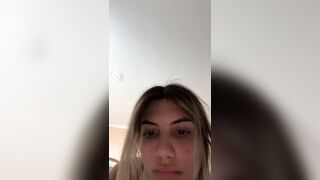 Altre due giovani lesbiche si vendono su telegram per token ed euro