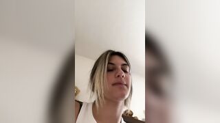 Altre due giovani lesbiche si vendono su telegram per token ed euro