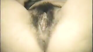 Mi eccita con un dildo prima di scoparmi la figa