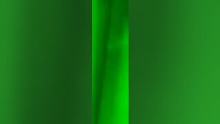 Gay in jeans muove sensualmente il culo