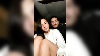 Anteprima del video: Coppietta disinibita fa carsex per guardoni