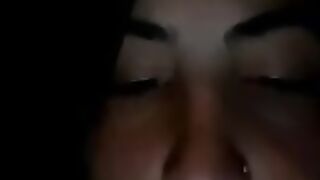 Coppietta disinibita fa carsex per guardoni