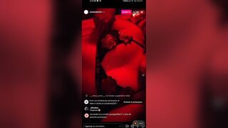 Masturbazione con un dildo in diretta su instagram